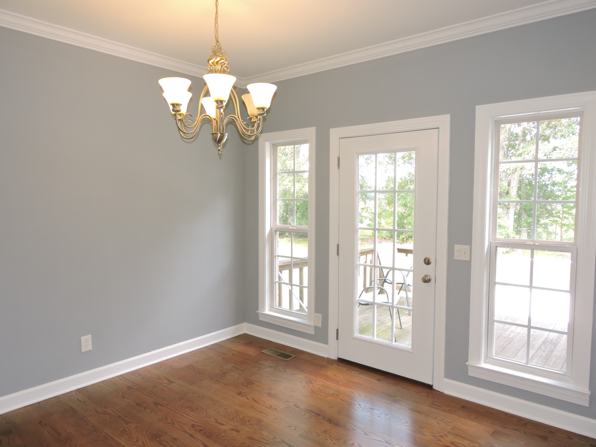187 Oak Hollow Road Manchester, TN 37355 - Photo 8 of 25 a view of an empty room with a window