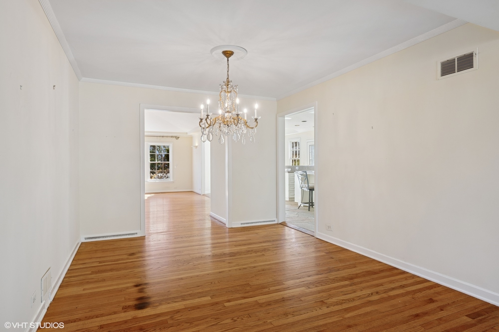 3121 Illinois Road Wilmette, IL 60091 - Photo 10 of 38 Gallery Image 10