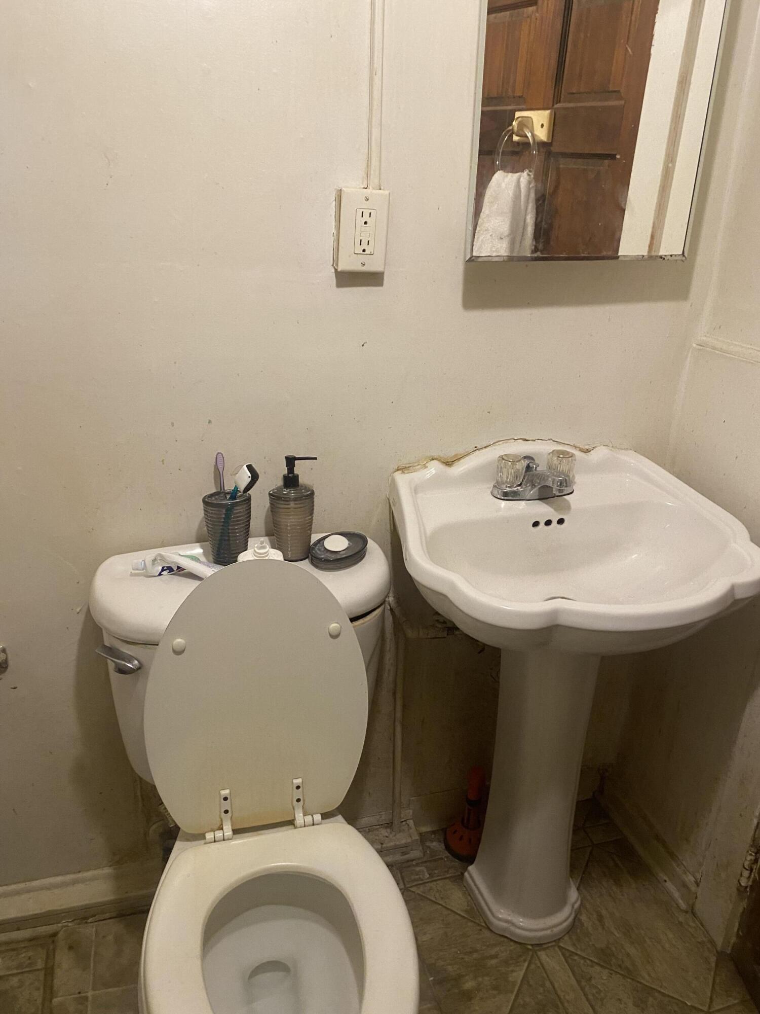 234 Walnut Street Benton Harbor, MI 49022 - Photo 8 of 8 IMG_4063