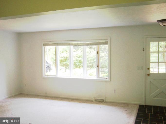 111 Heath Road Chestertown, MD 21620 - Photo 12 of 14 Living Room