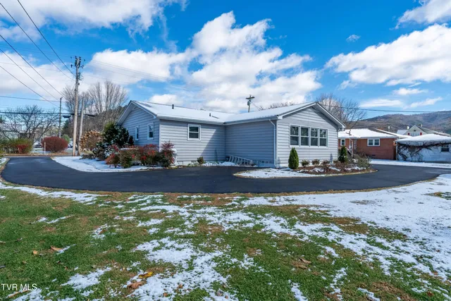 $325,000 | 419 College Street, Mountain City, TN 37683