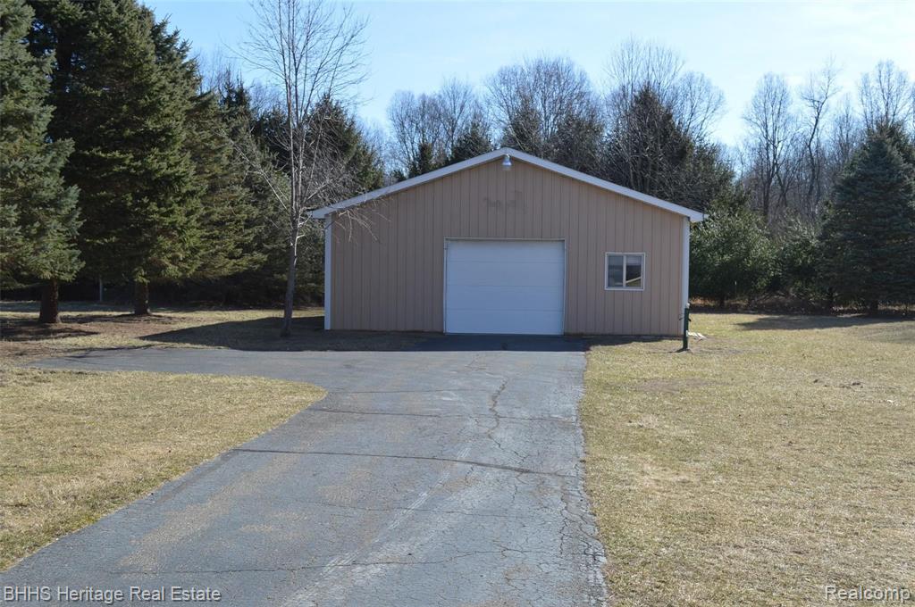 10860 Antcliff Road Fowlerville, MI 48836 - Photo 5 of 30