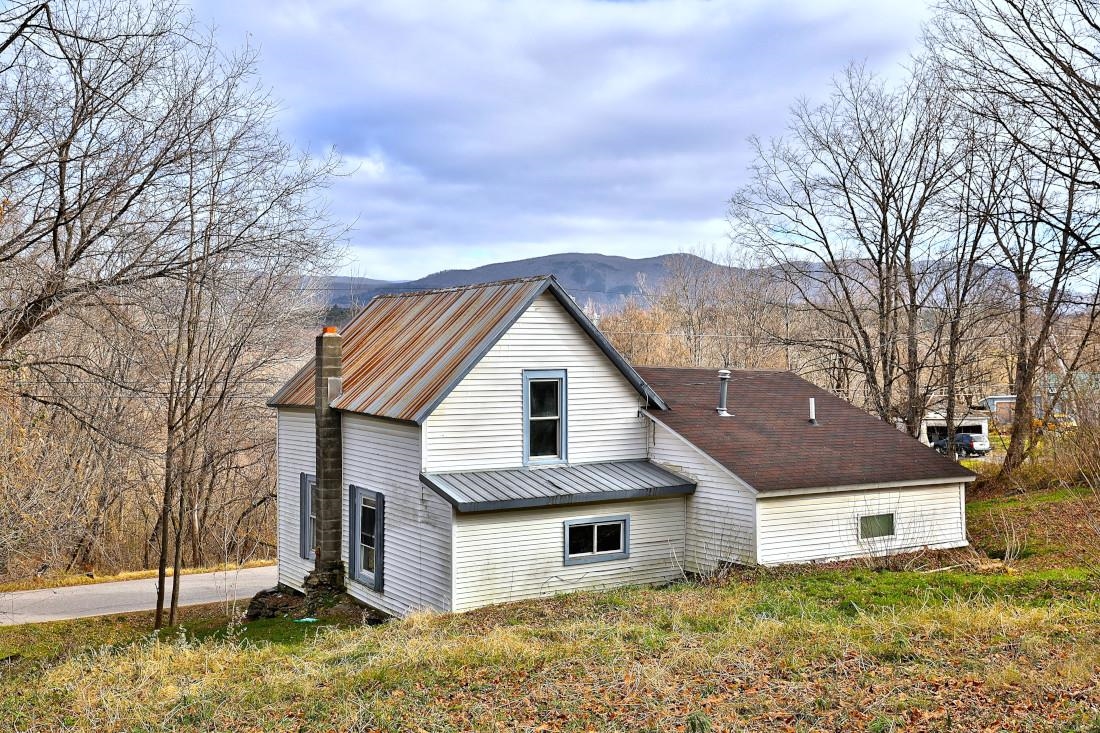 43 Maple Street Brandon, VT 05733 - Photo 1 of 22 Gallery Image 1