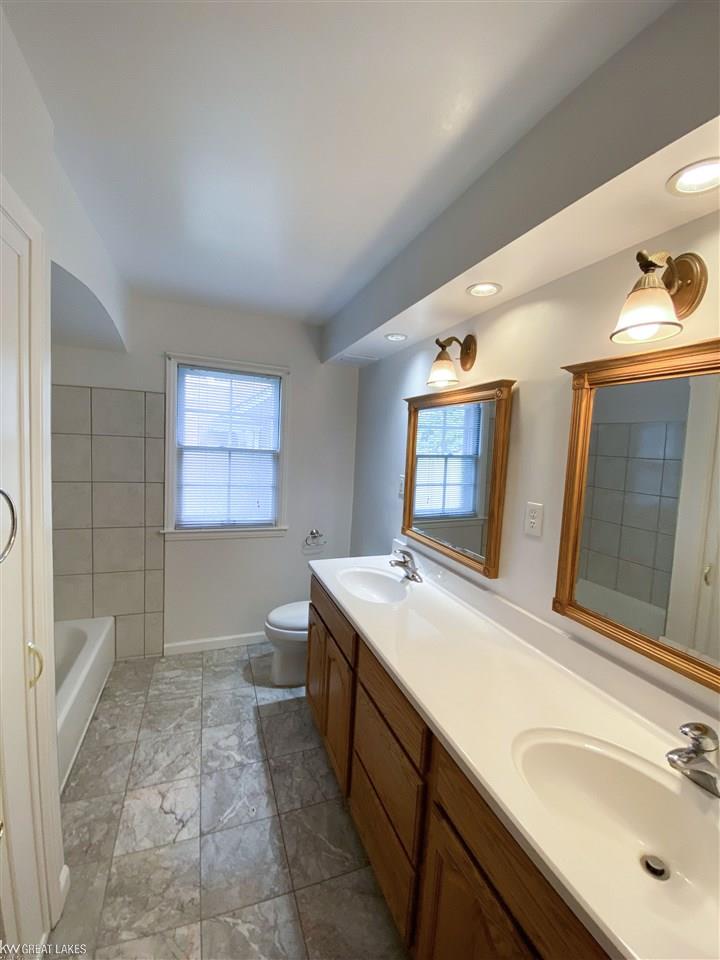 597 Roslyn Road Grosse Pointe, MI 48236 - Photo 17 of 36 50009447-17.JPG