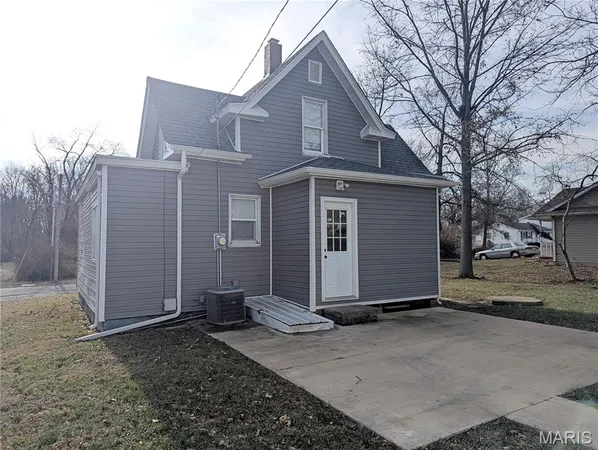 $135,000 | 1011 East Main Street, Greenville, IL 62246