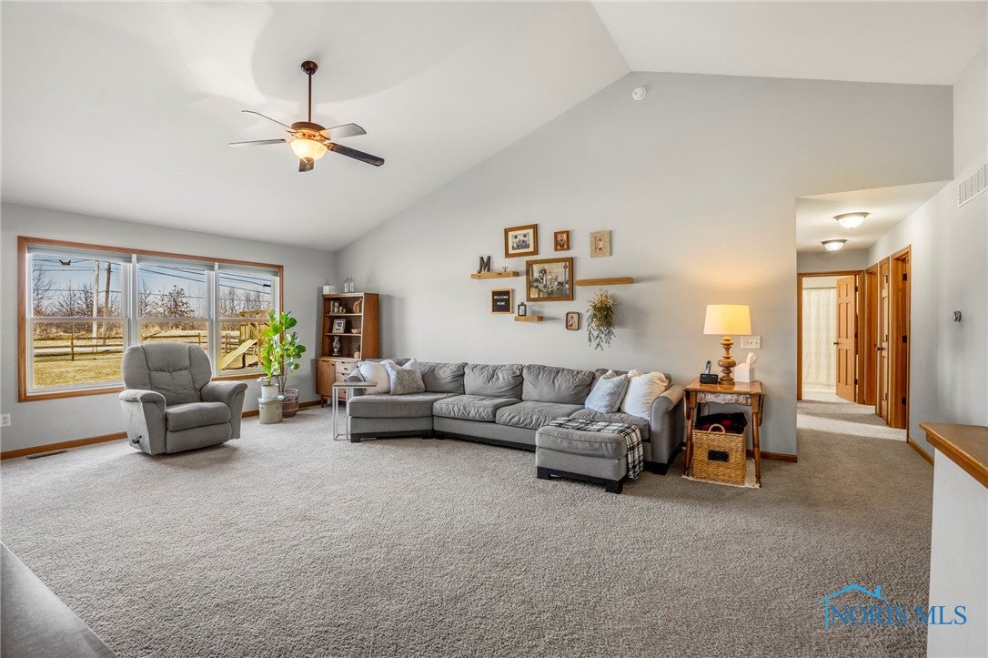 160 Lawai Road Oregon, OH 43616 - Photo 6 of 43 Great room