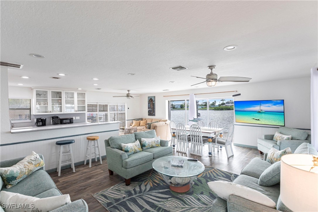 4741-4743 Pine Island Road Matlacha, FL 33993 - Photo 4 of 50 Gallery Image 4