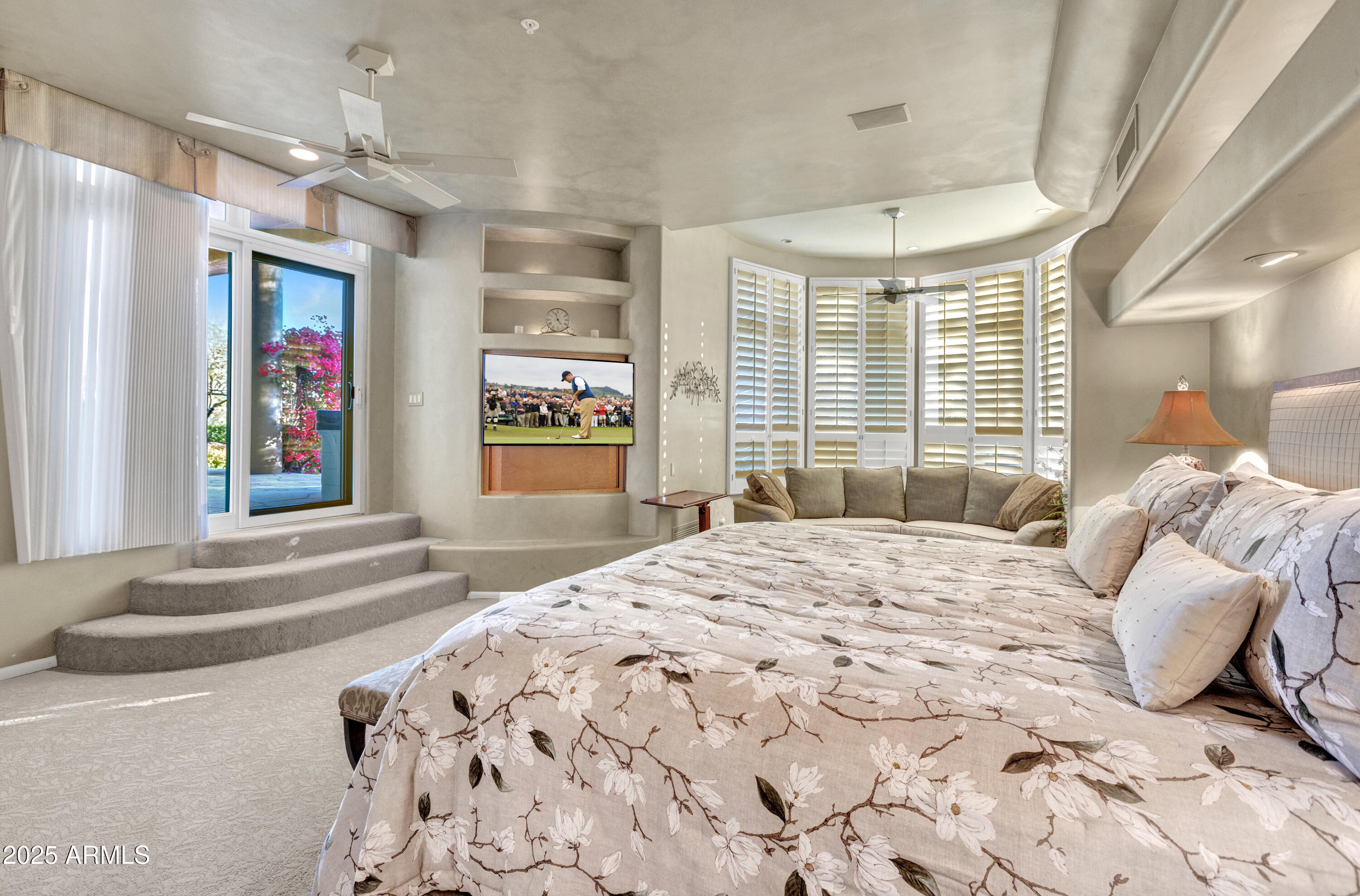 10040 East Happy Valley Road, Unit 595 Scottsdale, AZ 85255 - Photo 20 of 48 a bedroom with a large bed and a window