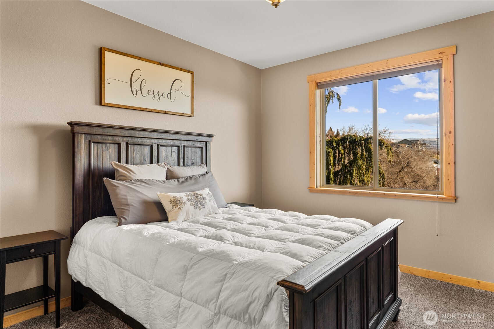 3765 Lovell Road Wenatchee, WA 98801 - Photo 18 of 40 a bedroom with a bed and a window