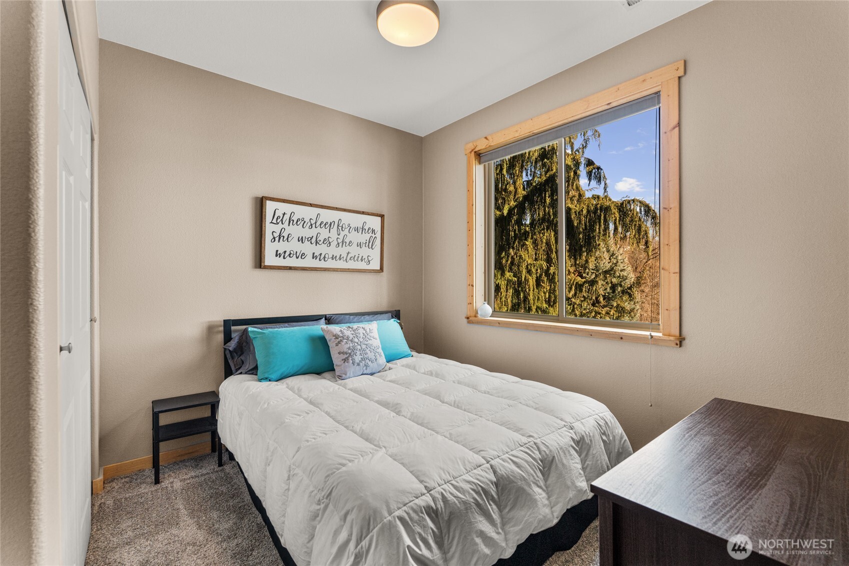 3765 Lovell Road Wenatchee, WA 98801 - Photo 20 of 40 a bedroom with a bed and a painting on the wall