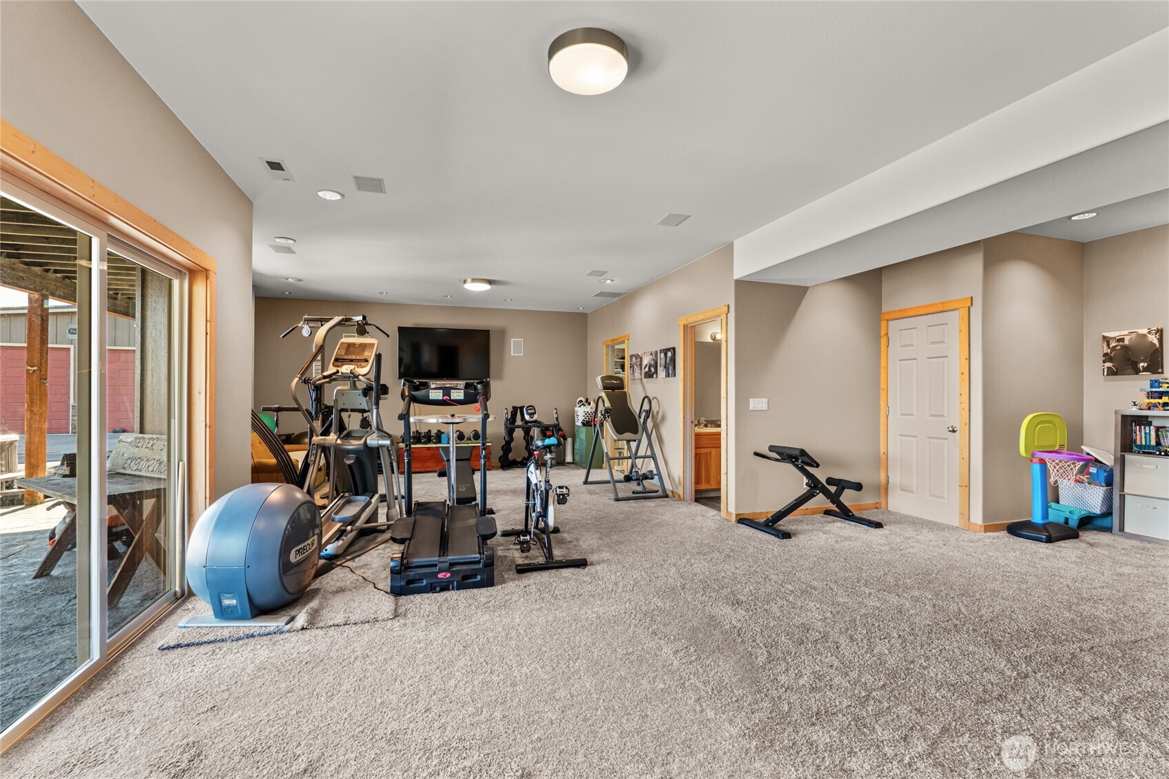 3765 Lovell Road Wenatchee, WA 98801 - Photo 22 of 40 a view of a room with gym equipment