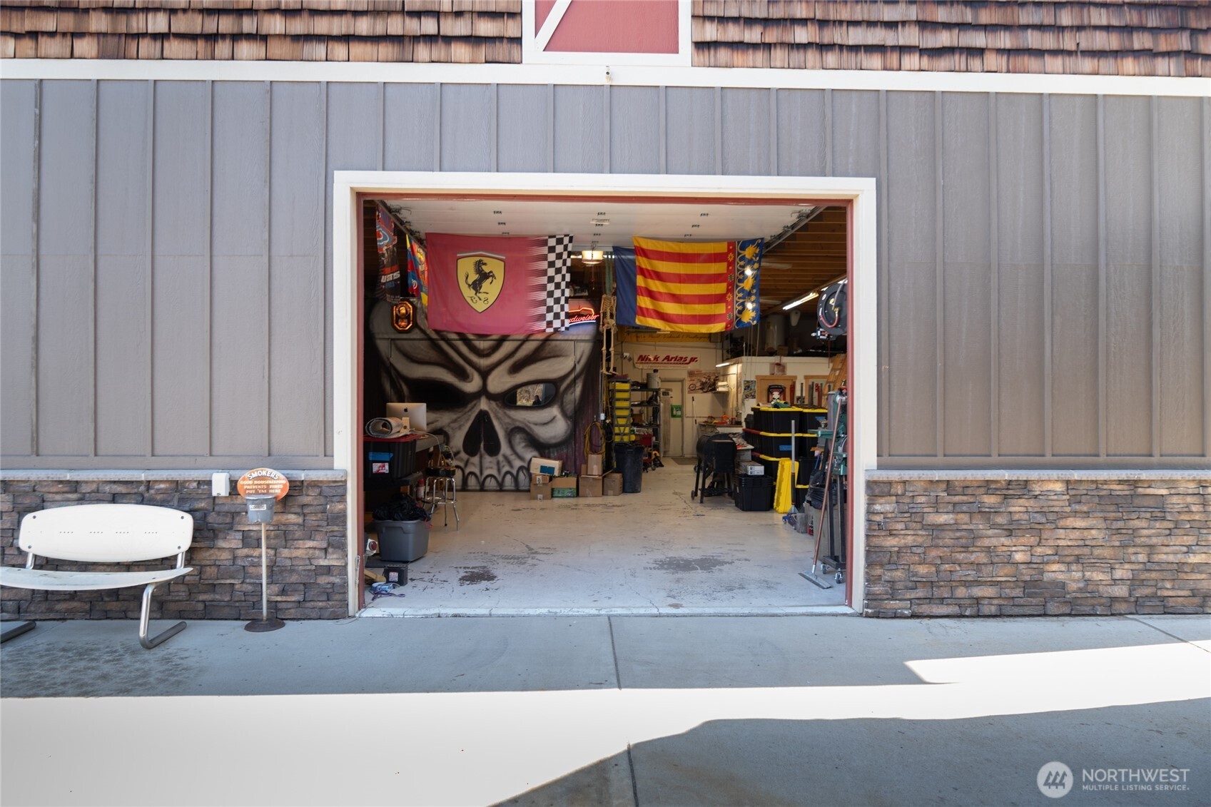 3765 Lovell Road Wenatchee, WA 98801 - Photo 24 of 40 a living room with furniture