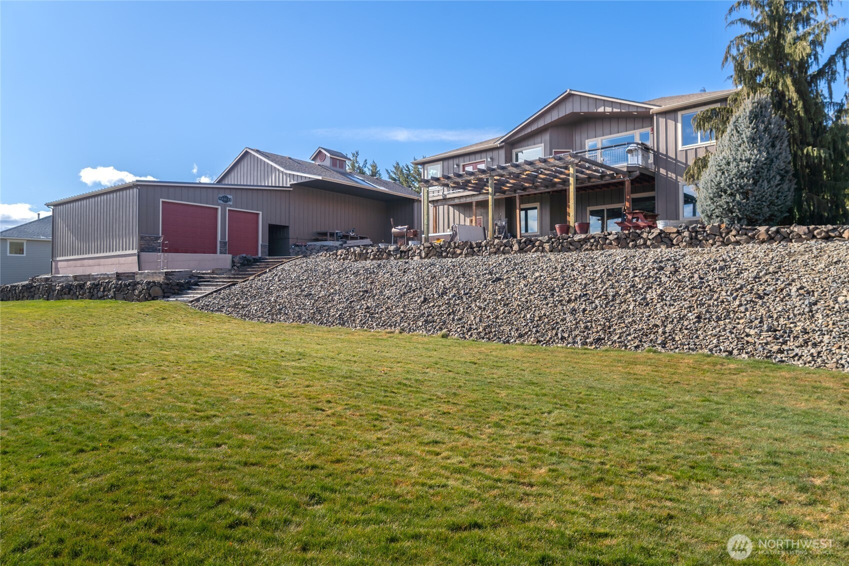 3765 Lovell Road Wenatchee, WA 98801 - Photo 37 of 40 a front view of a house with a yard