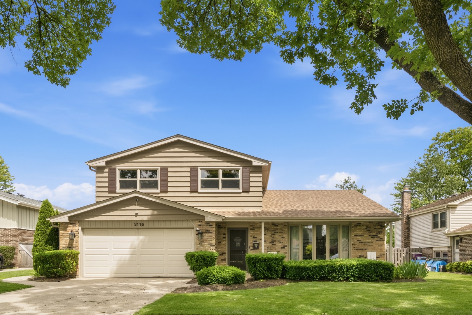3115 North Stratford Road Arlington Heights, IL 60004 - Photo 1 of 23