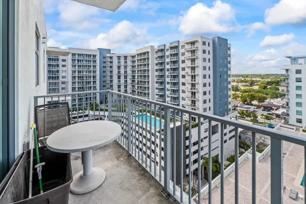 $259,900 | 140 South Dixie Highway, Unit 1022, Hollywood, FL 33020