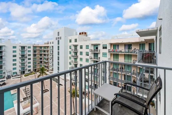$259,900 | 140 South Dixie Highway, Unit 1022, Hollywood, FL 33020