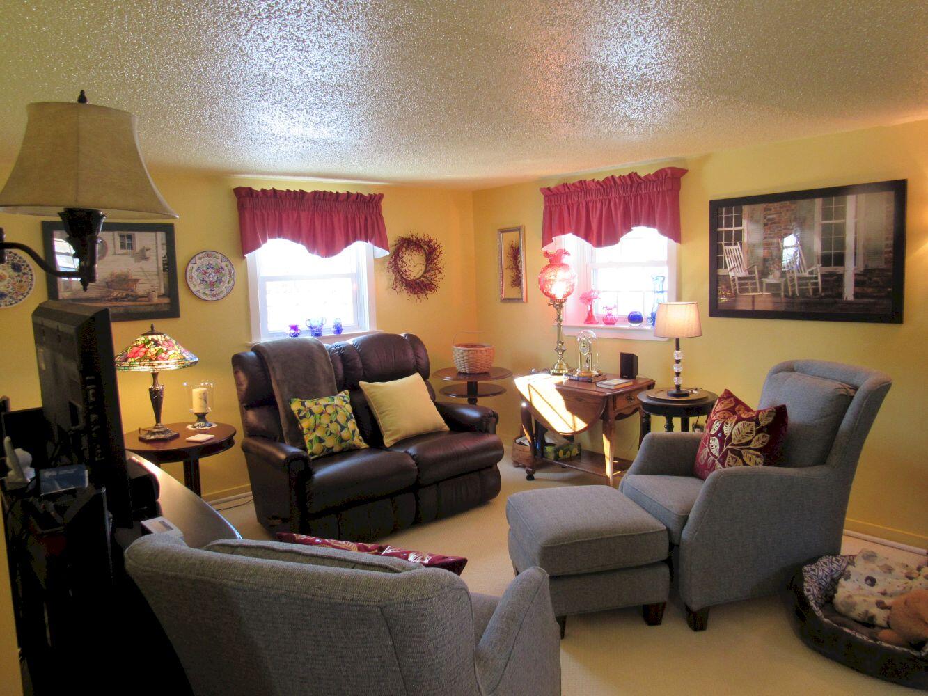 64 Mercer Road Norridgewock, ME 04957 - Photo 20 of 55 #10 Living Room (2)