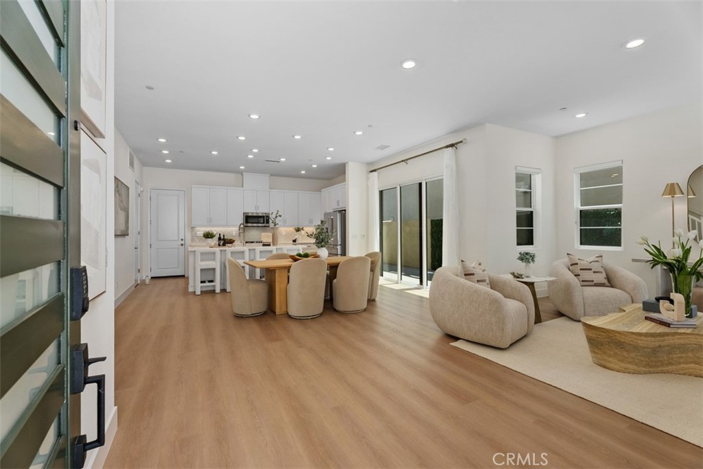 121 Bosal Irvine, CA 92618 - Photo 4 of 40