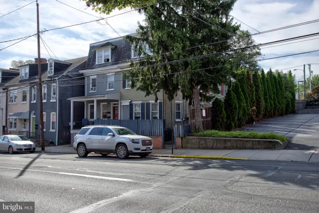 a car parked in front of a building