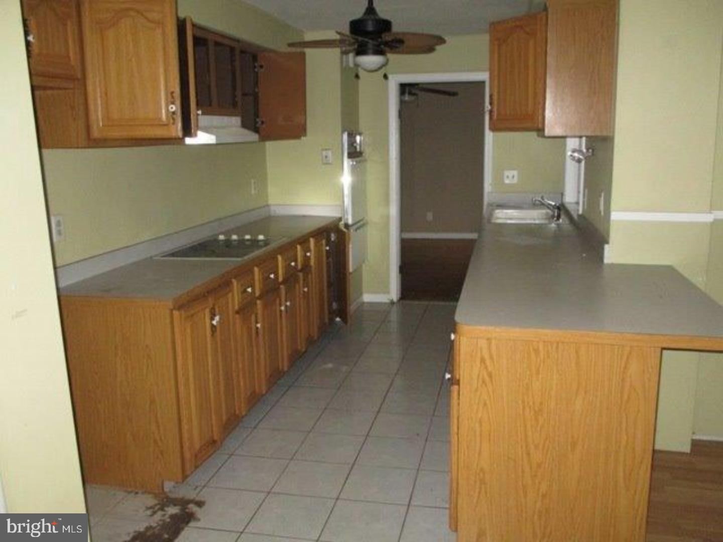 356 Warwick Road Deptford, NJ 08096 - Photo 15 of 16 Kitchen