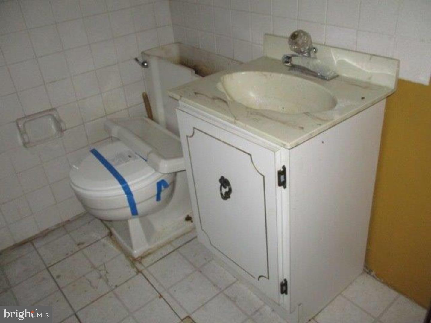 356 Warwick Road Deptford, NJ 08096 - Photo 16 of 16 Bathroom