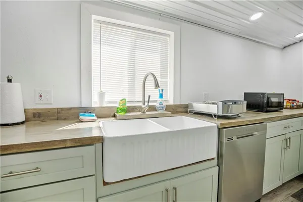 $316,900 | 204 West Charles Street, Jamesport, MO 64648