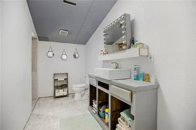 $316,900 | 204 West Charles Street, Jamesport, MO 64648