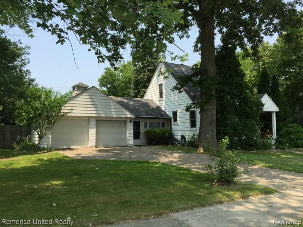 3176 Warick Road Royal Oak, MI 48073 - Photo 3 of 17 IMG_7267.jpg