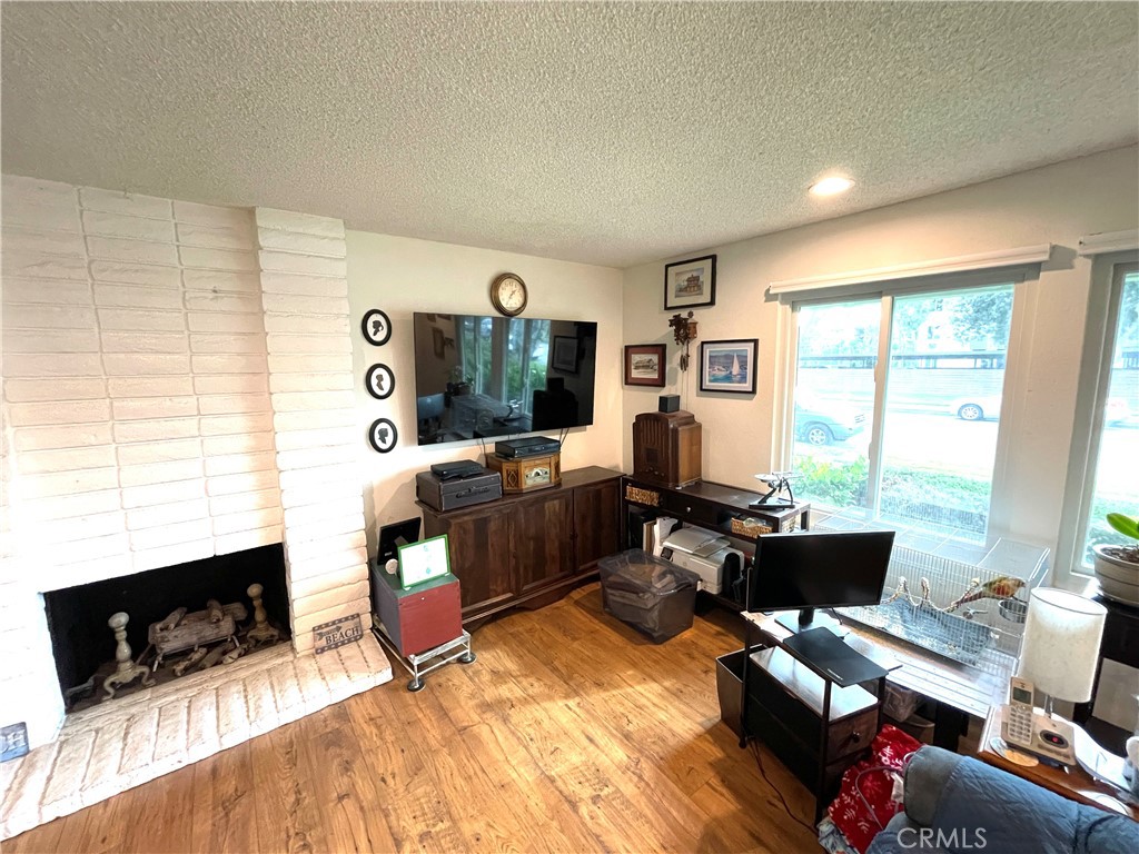 3721 Ketch Avenue, Unit A Oxnard, CA 93035 - Photo 7 of 32 Original Image