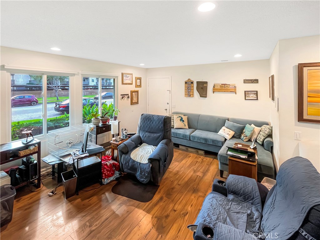 3721 Ketch Avenue, Unit A Oxnard, CA 93035 - Photo 9 of 32 Original Image