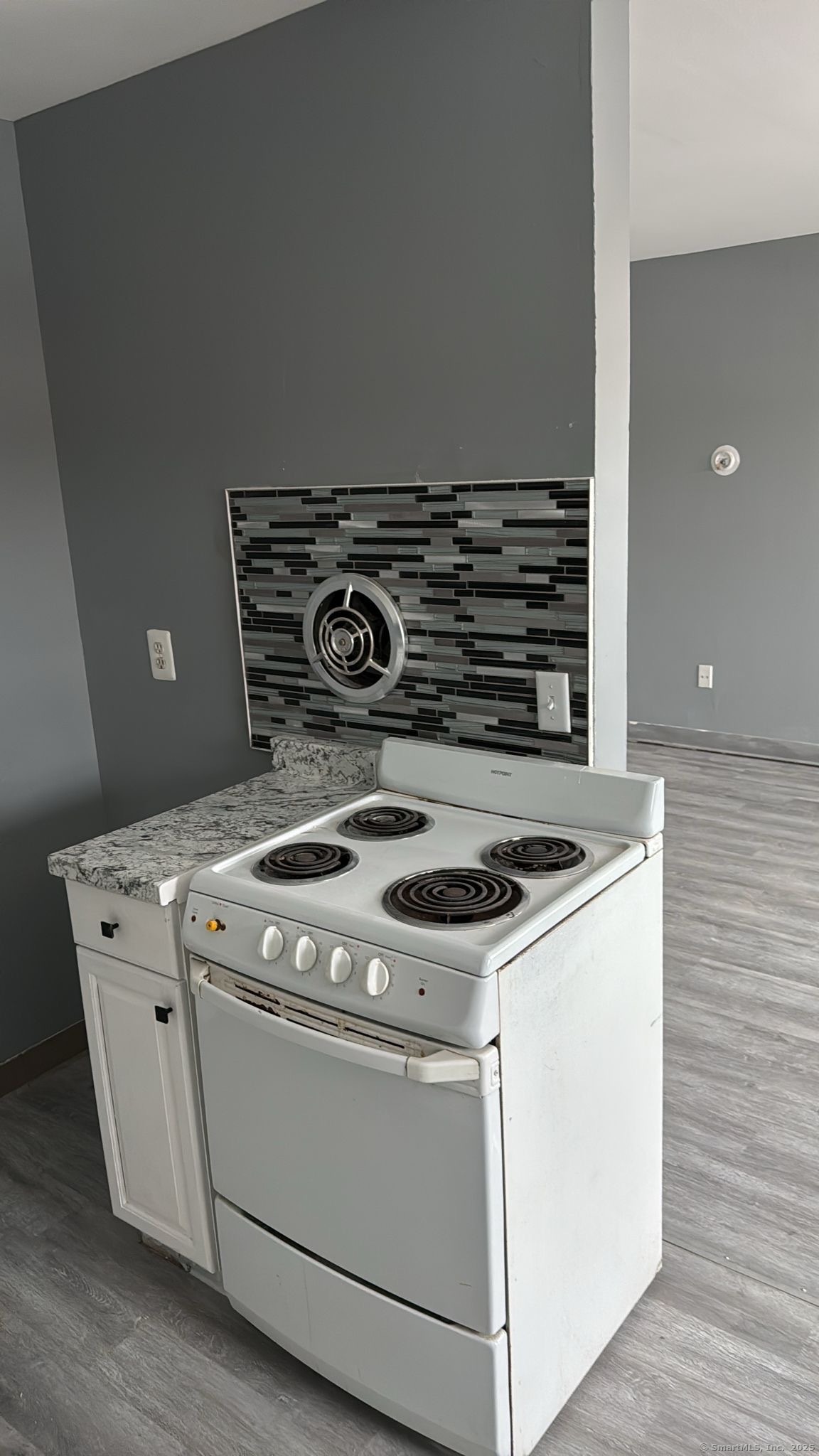 191 Oak Street, Unit B6 Bridgeport, CT 06604 - Photo 11 of 15 a stove top oven sitting inside of a kitchen