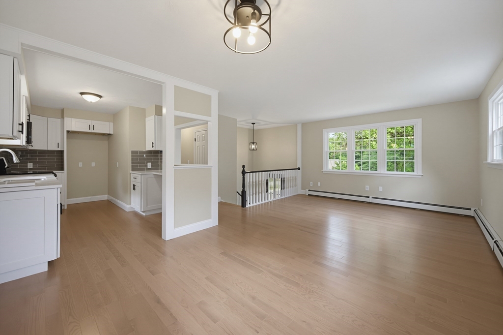 385 River Road Uxbridge, MA 01569 - Photo 7 of 34