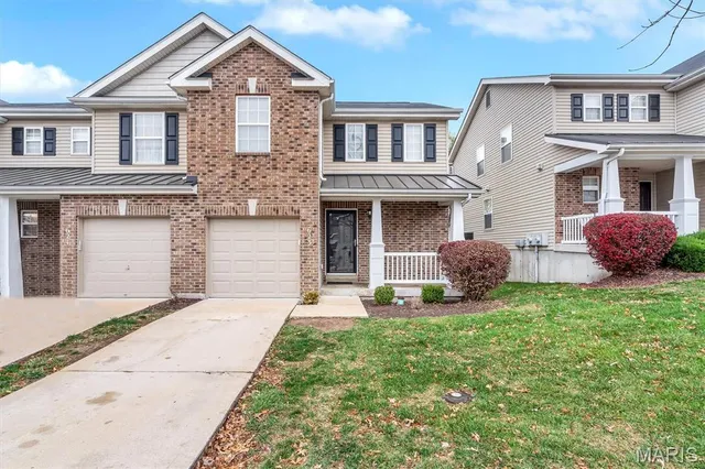 $285,000 | 623 Country Village Drive, Lake St. Louis, MO 63367