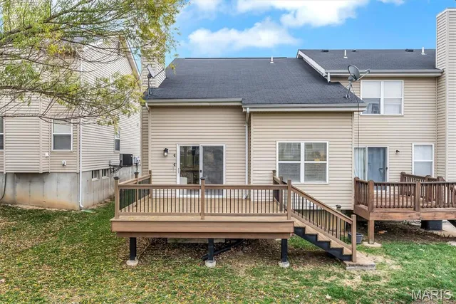 $285,000 | 623 Country Village Drive, Lake St. Louis, MO 63367