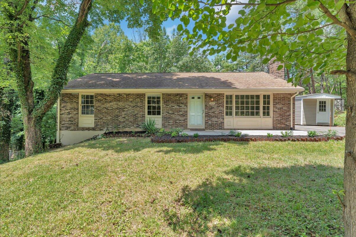 3439 Meadowlark Road Roanoke, VA 24018 - Photo 1 of 37 Front