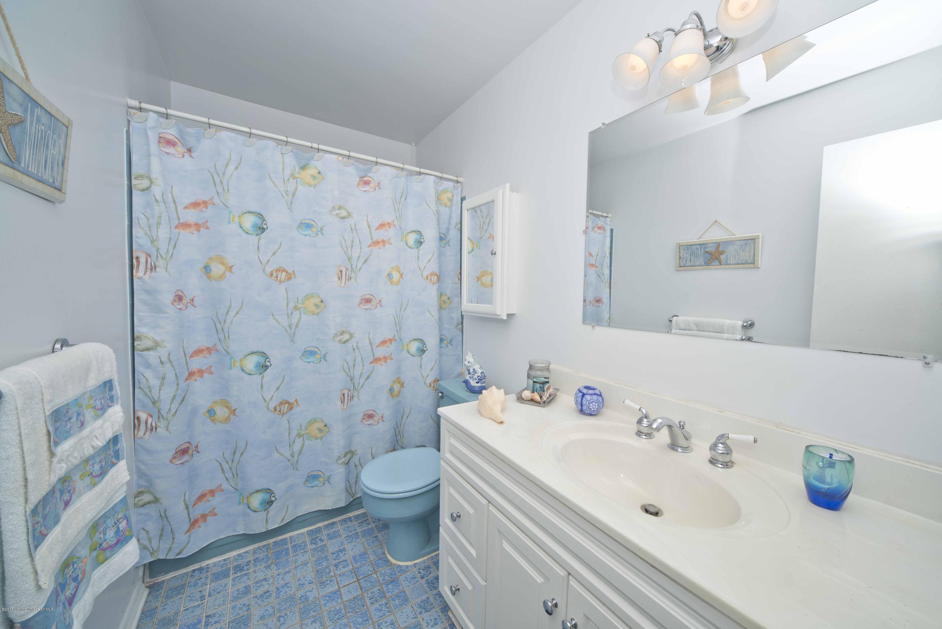 18 Becket Road Manalapan, NJ 07726 - Photo 23 of 61 Main Bathroom