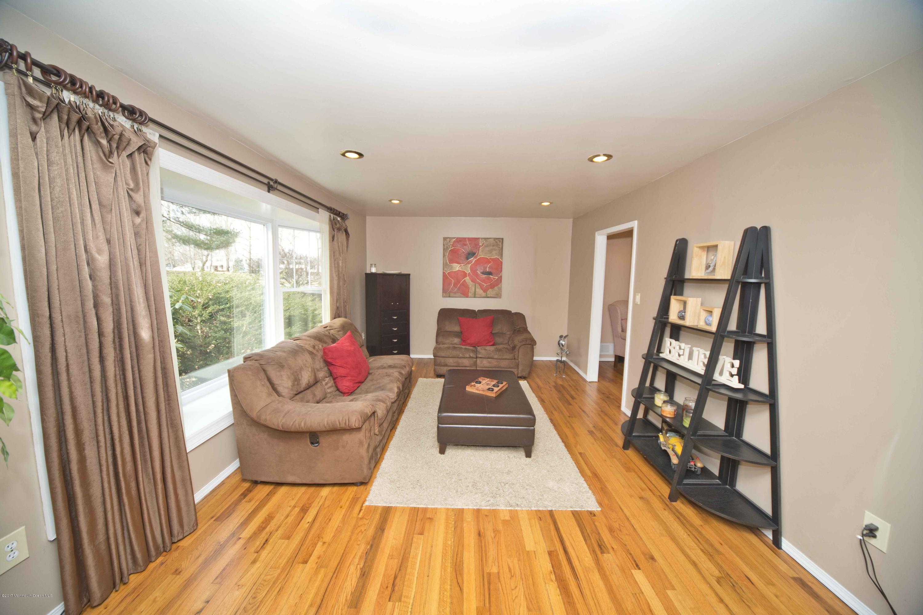 18 Becket Road Manalapan, NJ 07726 - Photo 7 of 61 Living Room
