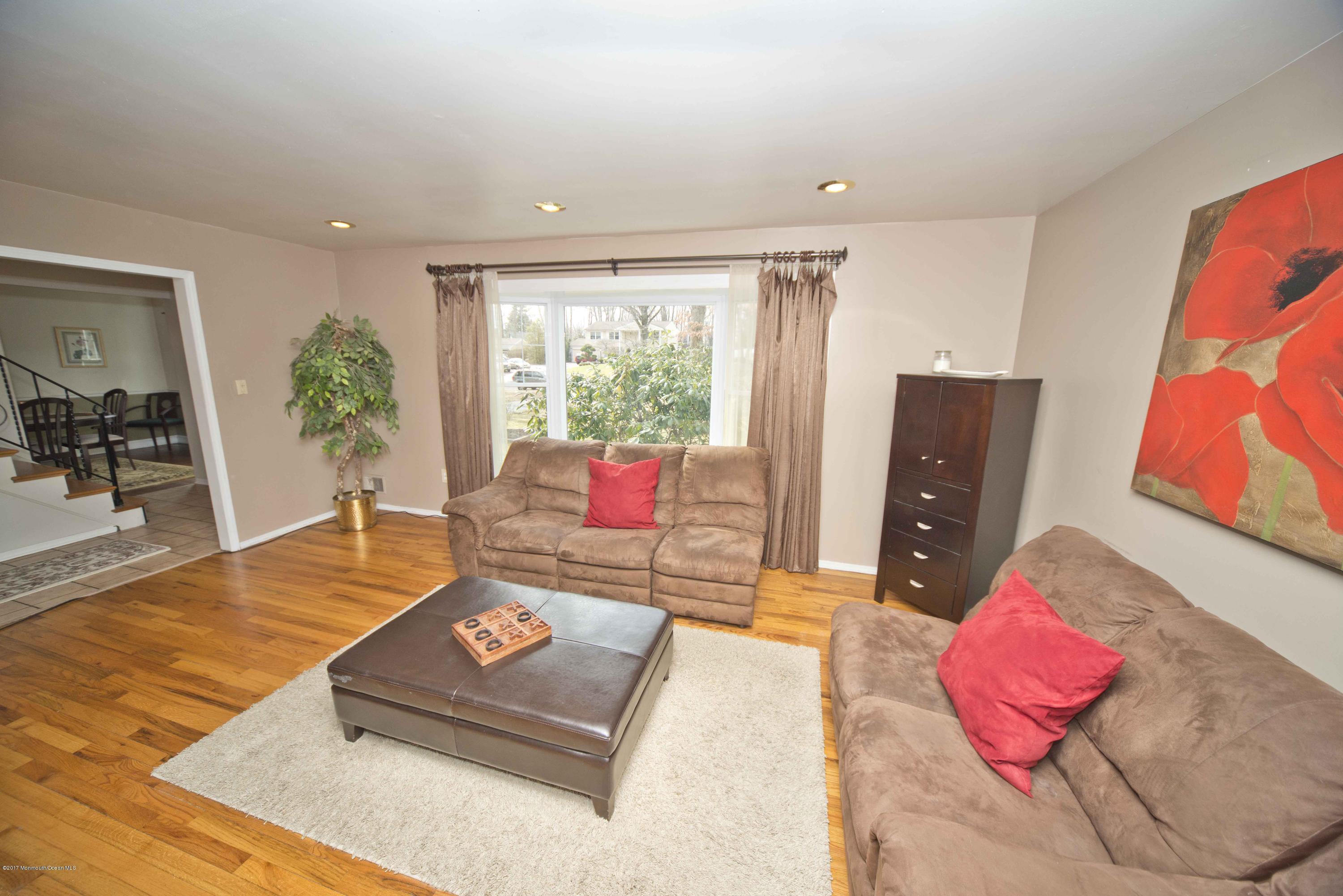 18 Becket Road Manalapan, NJ 07726 - Photo 8 of 61 Living Room