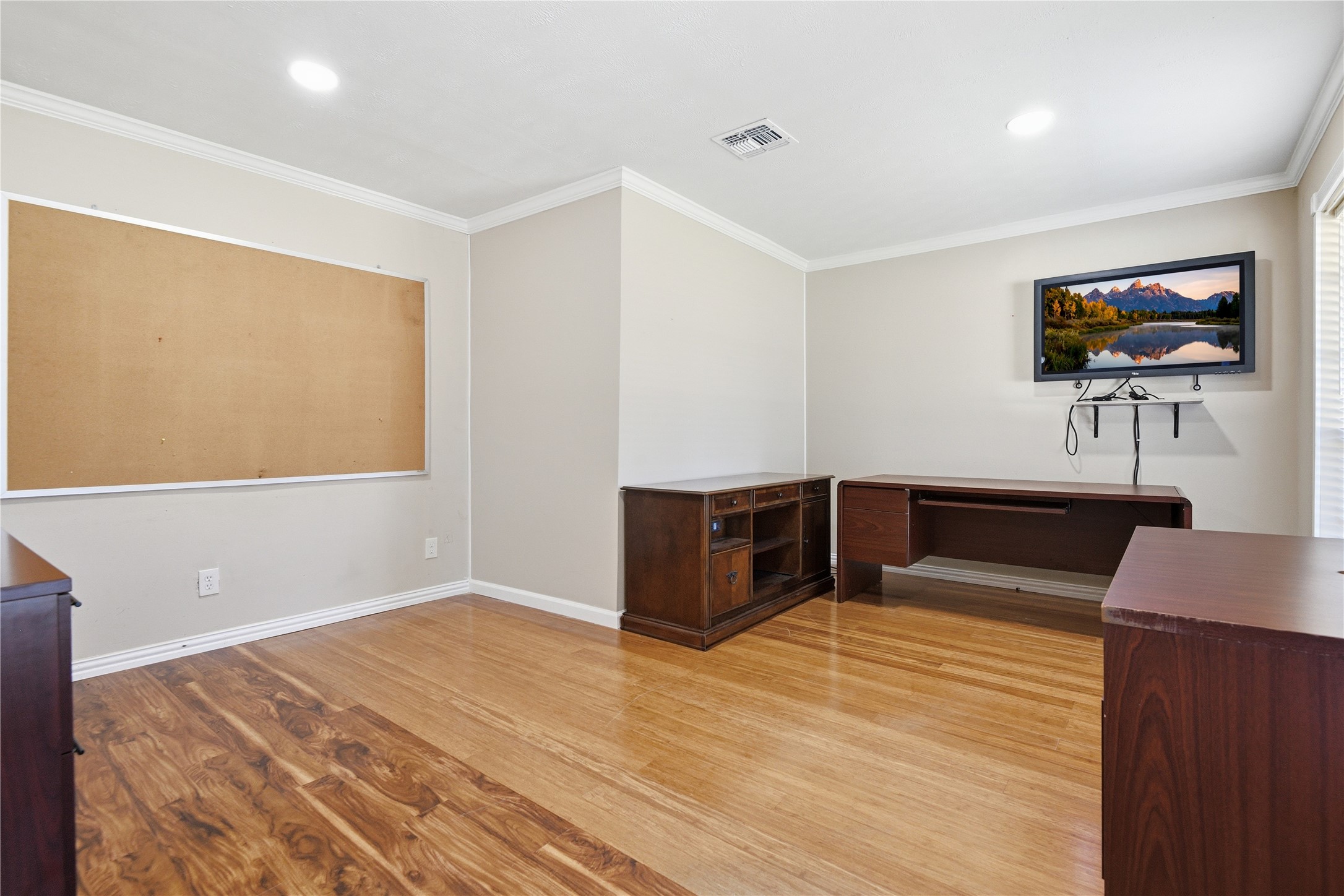 1007 Manatee Lane Houston, TX 77090 - Photo 14 of 25 a bedroom with a bed and a flat screen tv