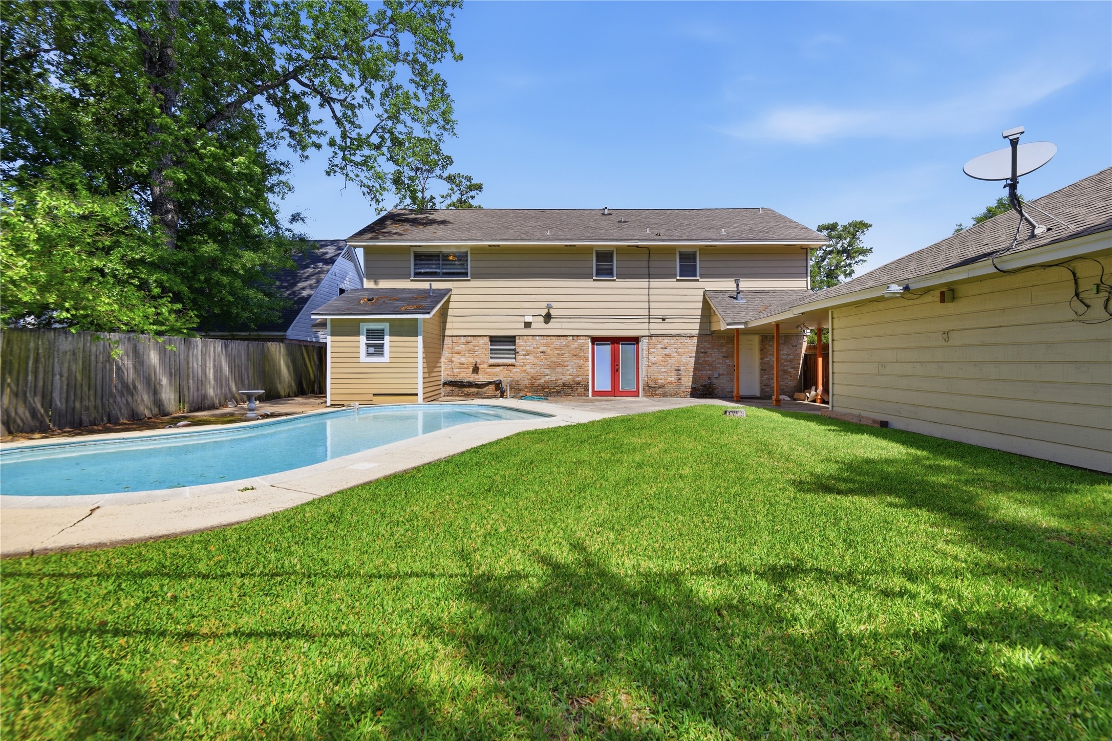 1007 Manatee Lane Houston, TX 77090 - Photo 23 of 25 a view of a house with a yard and sitting area