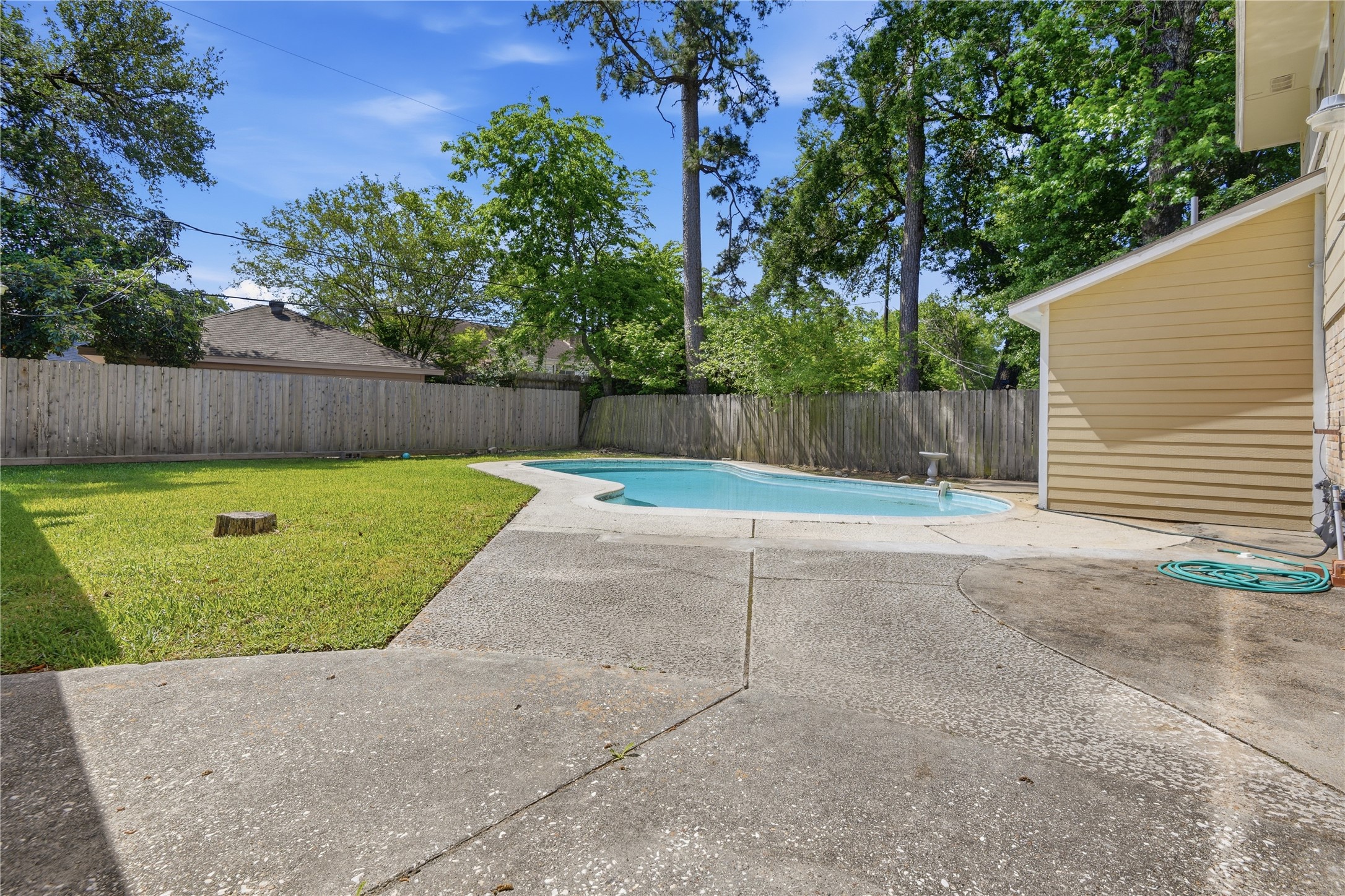 1007 Manatee Lane Houston, TX 77090 - Photo 24 of 25 a view of a backyard with a small pool