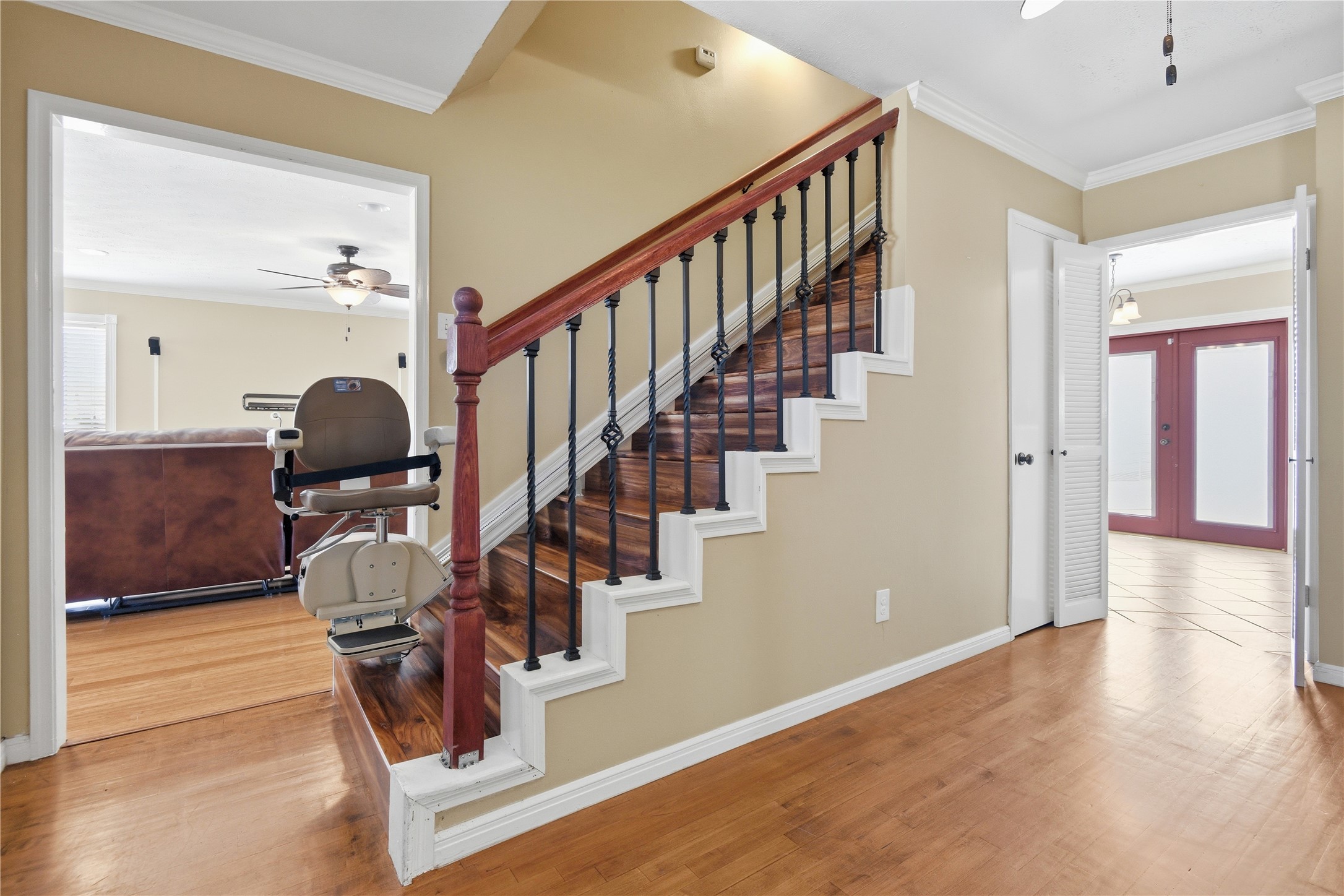 1007 Manatee Lane Houston, TX 77090 - Photo 6 of 25 a view of entryway and hall with wooden floor