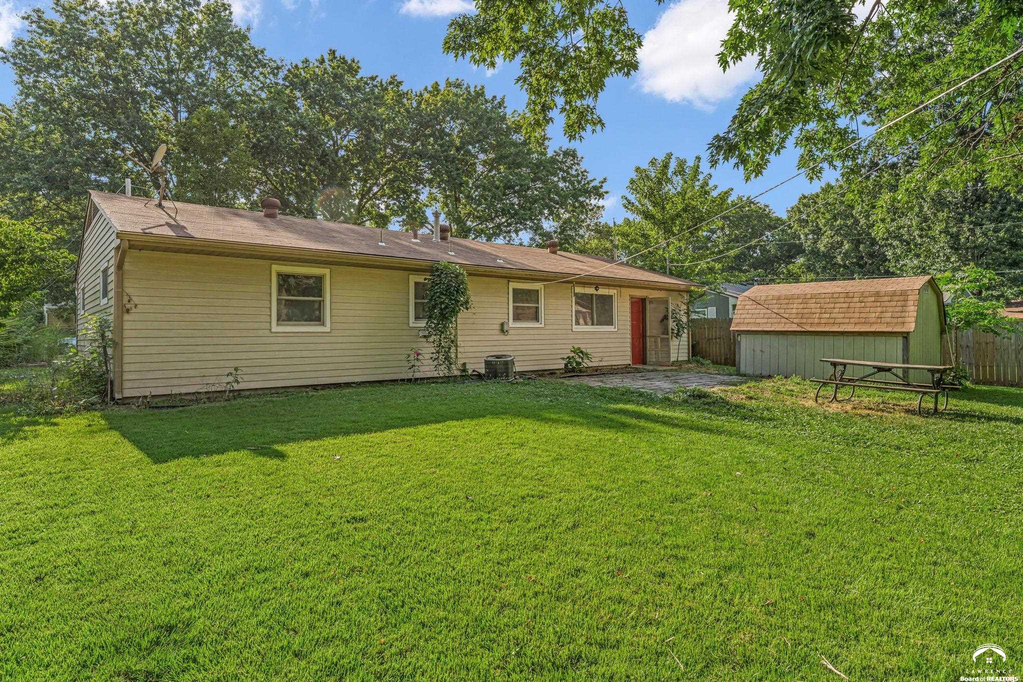1630 Delaware Street Lawrence, KS 66044 - Photo 30 of 37