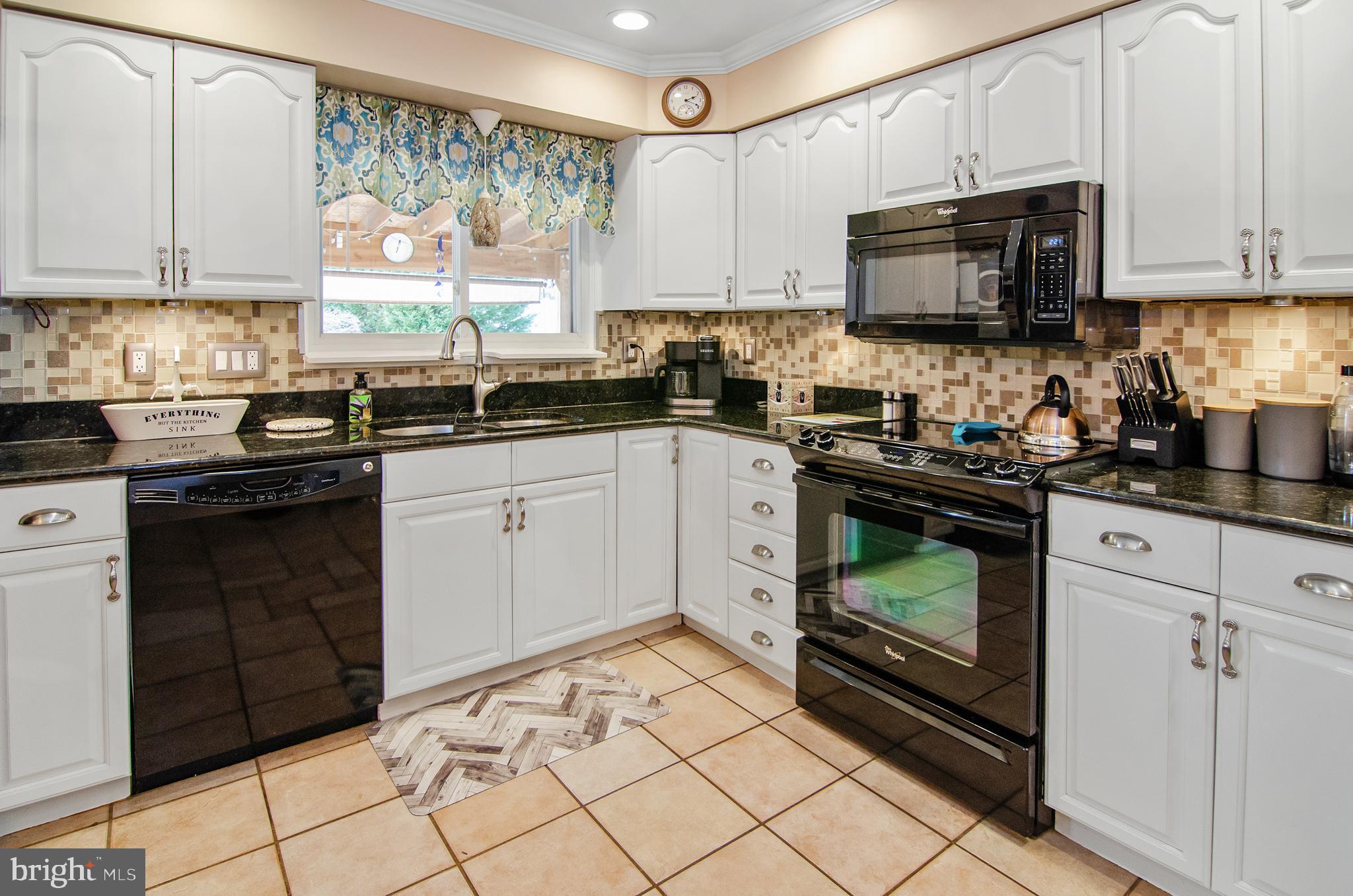 8410 Hallmark Circle Baltimore, MD 21234 - Photo 9 of 37 Kitchen