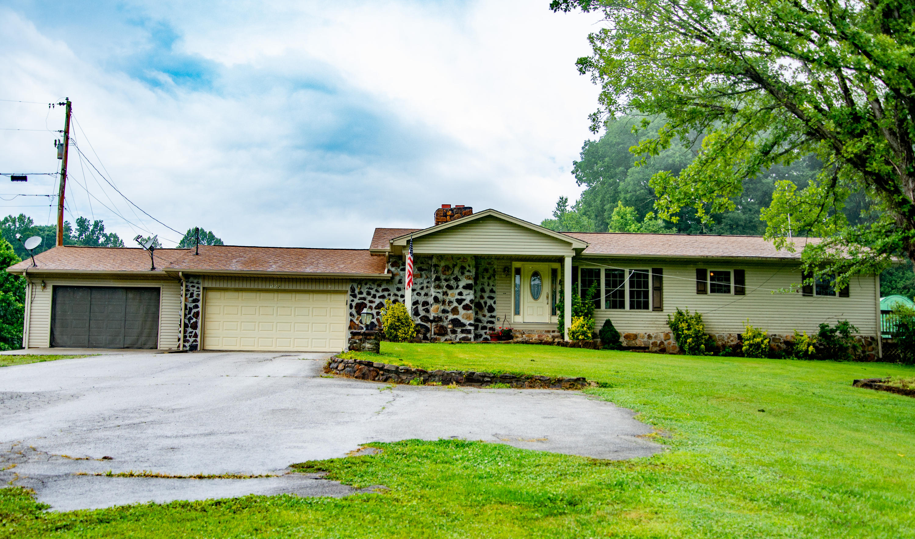 502 Back Valley Road Oliver Springs, TN 37840 - Photo 1 of 38 502BackValleyRd01