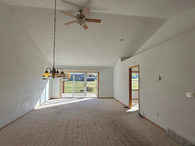 $214,980 | 586 North Wisconsin Street, Berlin, WI 54923