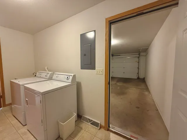 $214,980 | 586 North Wisconsin Street, Berlin, WI 54923