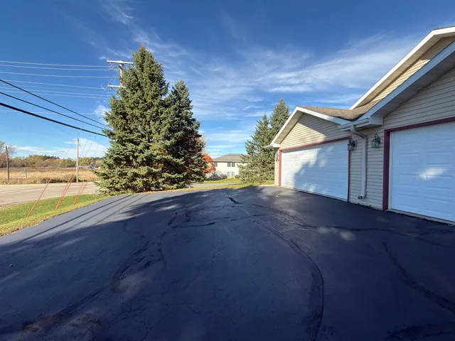 $214,980 | 586 North Wisconsin Street, Berlin, WI 54923