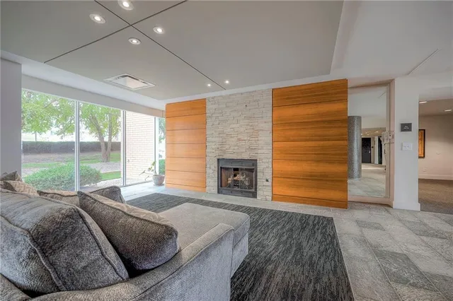 $1,300 | 600 East 8th Street, Kansas City, MO 64106