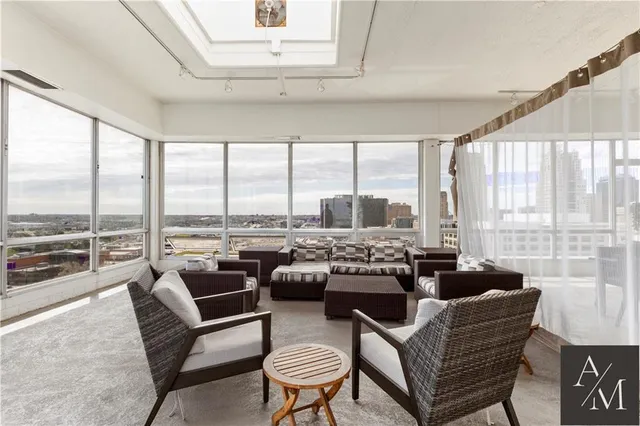 $1,300 | 600 East 8th Street, Kansas City, MO 64106